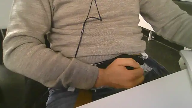 Snapshot of HornyBoy__2004 chatting on 02-26-25, 06:54 HornyBoy 2004 online show from 02-26-25, 06:54