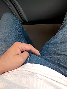 Snapshot of HornyBoy__2004 chatting on 09-11-25, 06:46 HornyBoy 2004 online show from 09-11-25, 06:46