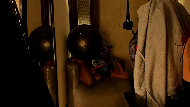 selene red  online show from 10-20-25, 03:45