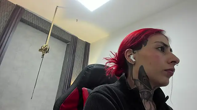 selene red  online show from 06-15-26, 01:41
