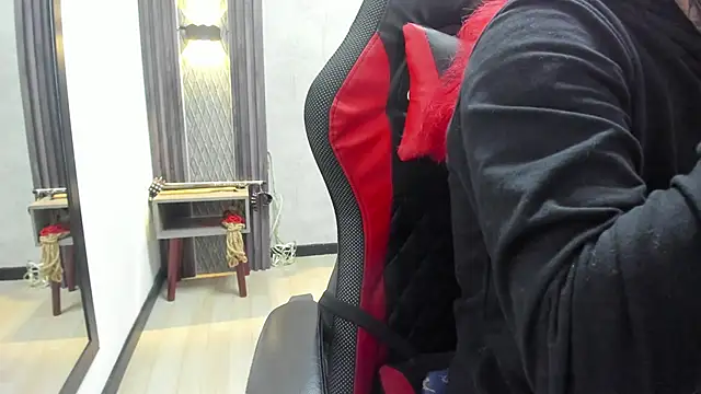 selene red  online show from 06-22-26, 12:56