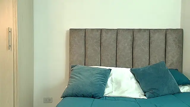 karina lewis  online show from 04-07-26, 05:41