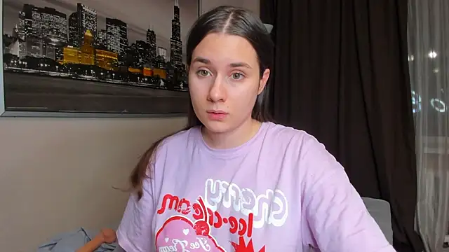 Snapshot of LunaWines chatting on 02-09-25, 07:19 LunaWines online show from 02-09-25, 07:19