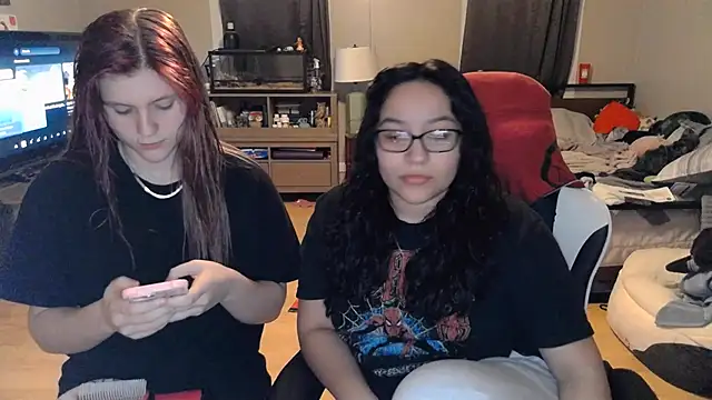 Elliewgfs online show from 02-06-25, 01:49