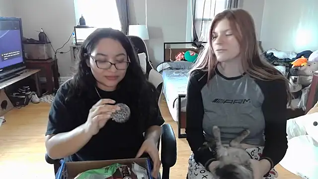 Elliewgfs online show from 02-28-25, 07:14