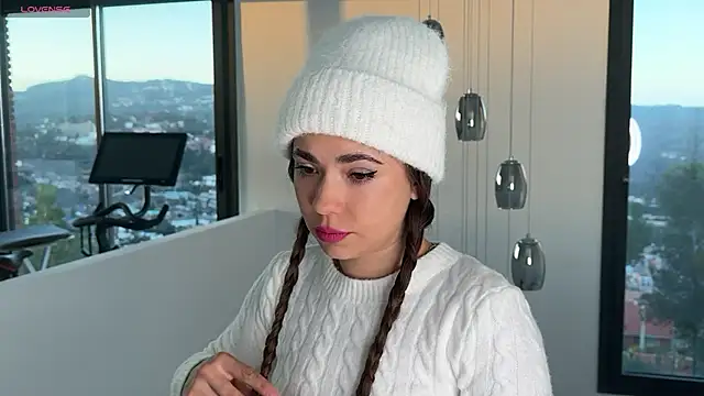 Snapshot of Mika_Miller chatting on 12-19-24, 04:13 Mika Miller online show from 12-19-24, 04:13