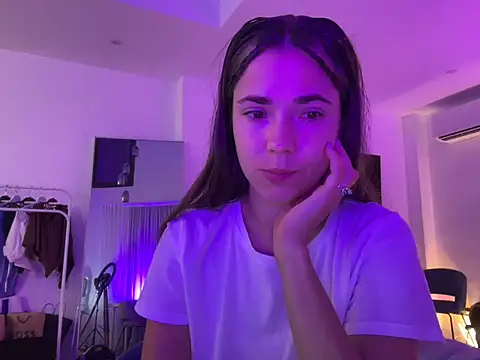 Snapshot of Mika_Miller chatting on 09-18-25, 05:42 Mika Miller online show from 09-18-25, 05:42