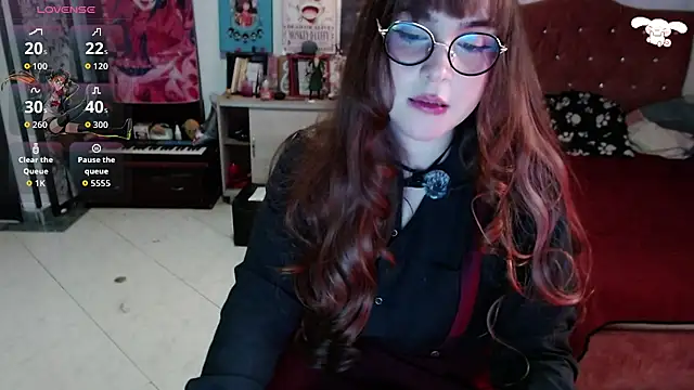 Snapshot of Avril2001 chatting on 01-11-26, 04:28 Avril2001 online show from 01-11-26, 04:28