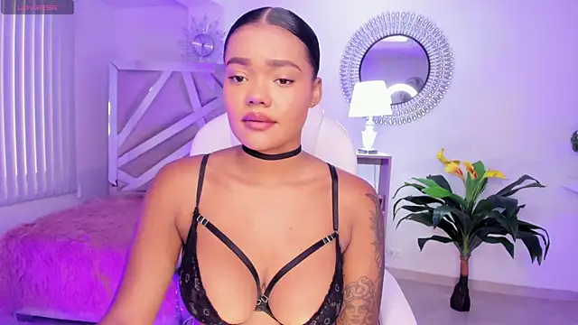 Snapshot of madisson_davon chatting on 12-10-24, 02:17 madisson davon online show from 12-10-24, 02:17