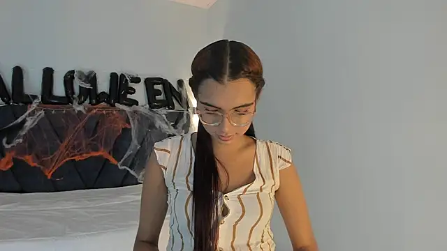 sara saenz99 online show from 10-21-25, 08:09