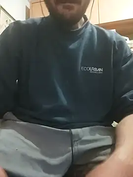 Snapshot of skrigul12 chatting on 03-09-26, 06:45 skrigul12 online show from 03-09-26, 06:45