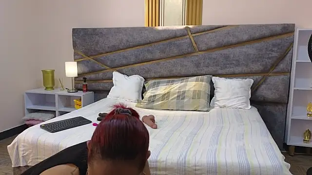 Julia Gomes online show from 03-04-25, 07:32