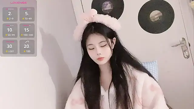 Qedgjwyz1 online show from 02-01-25, 01:51