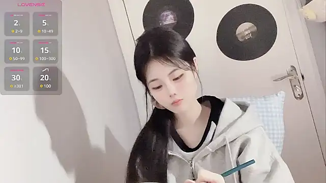 Qedgjwyz1 online show from 02-11-25, 02:02