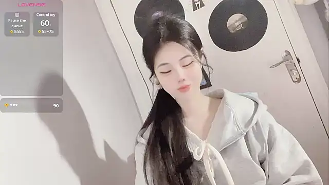 Qedgjwyz1 online show from 02-15-25, 04:47