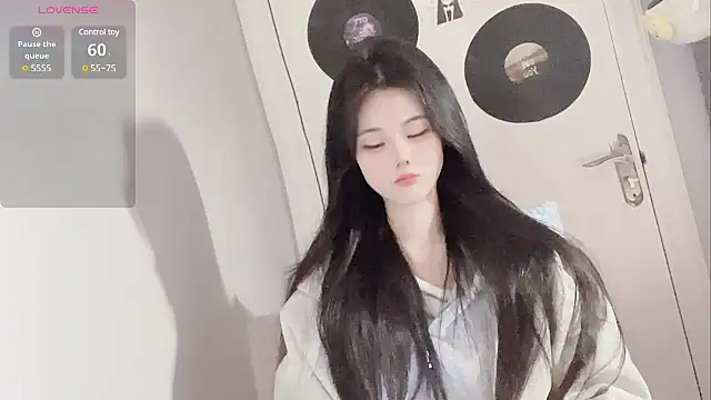 Qedgjwyz1 online show from 02-18-25, 12:49