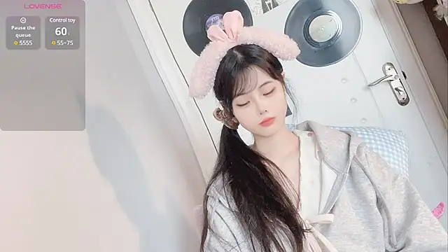 Qedgjwyz1 online show from 03-01-25, 04:04