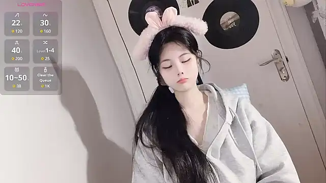 Qedgjwyz1 online show from 03-16-25, 12:33