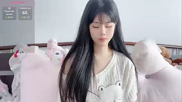 Qedgjwyz1 online show from 04-17-26, 10:51