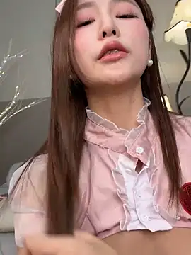 Snapshot of Momoever123456 chatting on 03-06-25, 05:00 Momoever123456 online show from 03-06-25, 05:00