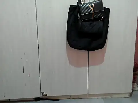 Snapshot of Destiny_Desire chatting on 09-28-25, 09:36 Destiny Desire online show from 09-28-25, 09:36