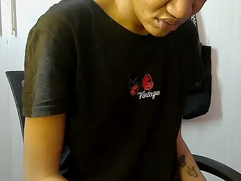 Snapshot of Destiny_Desire chatting on 09-29-25, 09:47 Destiny Desire online show from 09-29-25, 09:47