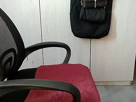 Snapshot of Destiny_Desire chatting on 10-04-25, 10:57 Destiny Desire online show from 10-04-25, 10:57