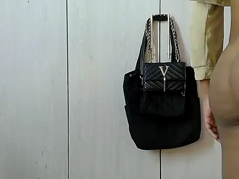 Snapshot of Destiny_Desire chatting on 10-23-25, 05:12 Destiny Desire online show from 10-23-25, 05:12