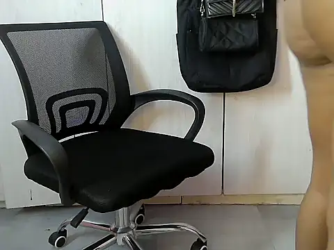 Snapshot of Destiny_Desire chatting on 10-25-25, 04:35 Destiny Desire online show from 10-25-25, 04:35