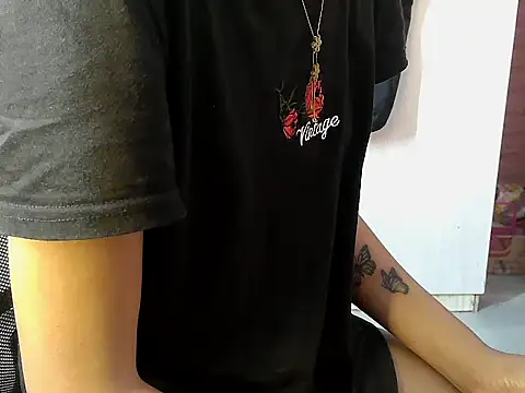 Snapshot of Destiny_Desire chatting on 11-20-25, 12:27 Destiny Desire online show from 11-20-25, 12:27