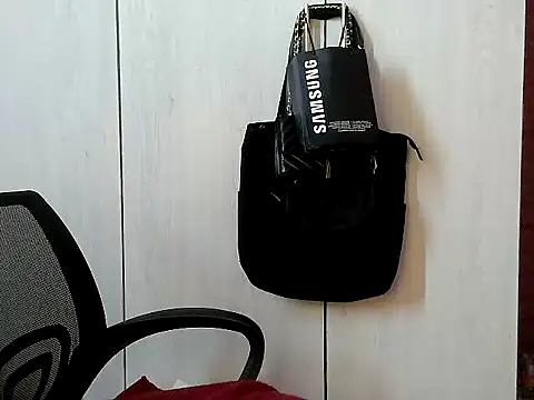 Snapshot of Destiny_Desire chatting on 11-21-25, 05:00 Destiny Desire online show from 11-21-25, 05:00