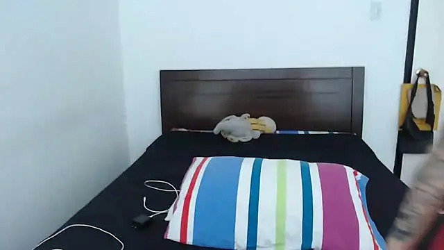 Snapshot of rebecca_collin chatting on 10-16-25, 08:32 rebecca collin online show from 10-16-25, 08:32