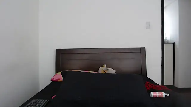 Snapshot of rebecca_collin chatting on 12-21-25, 02:57 rebecca collin online show from 12-21-25, 02:57