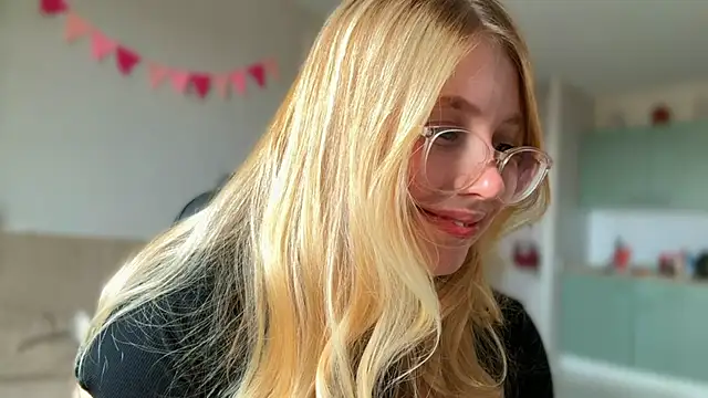 HoneyAudrey online show from 10-21-25, 03:29