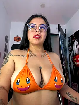 Snapshot of Devilsweet17 chatting on 10-23-25, 07:01 Devilsweet17 online show from 10-23-25, 07:01