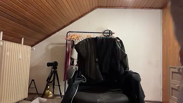 JeSuisUnTapin online show from 09-11-25, 06:30