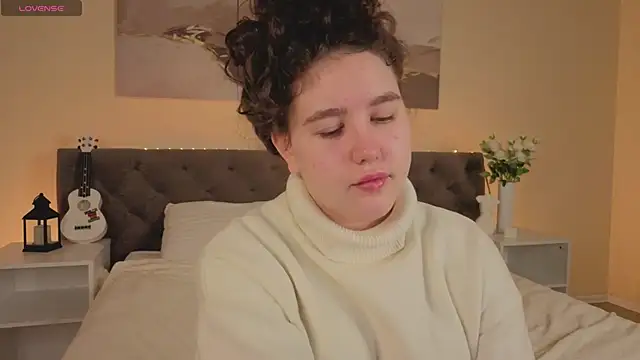 Snapshot of Ariella_Sol chatting on 11-08-25, 01:06 Ariella Sol online show from 11-08-25, 01:06