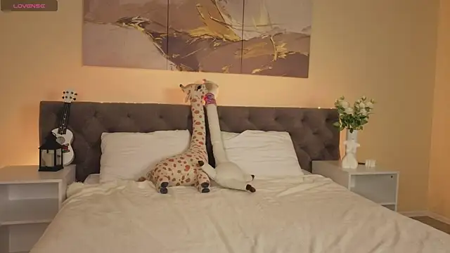 Snapshot of Ariella_Sol chatting on 11-09-25, 01:15 Ariella Sol online show from 11-09-25, 01:15