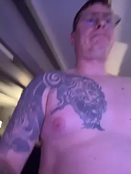 Snapshot of Fred2851 chatting on 12-21-25, 05:31 Fred2851 online show from 12-21-25, 05:31