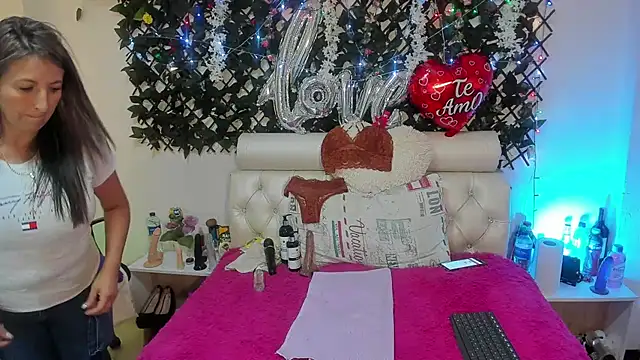 any mour online show from 03-19-25, 03:40