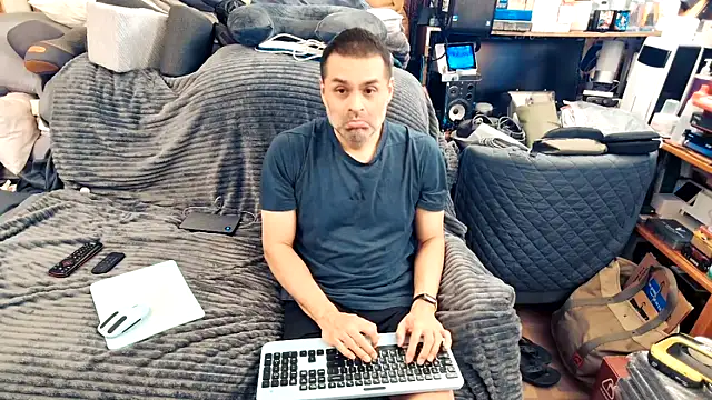 Snapshot of ClampMaster chatting on 10-18-25, 11:49 ClampMaster online show from 10-18-25, 11:49