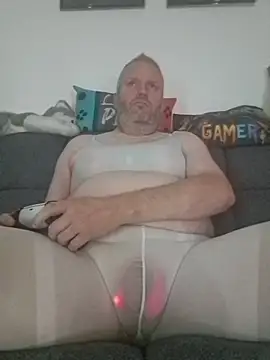 ShyBoy1982 online show from 11-09-25, 12:31