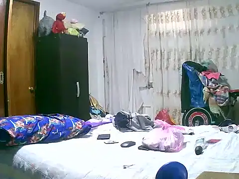 Snapshot of jperezofficial1 chatting on 09-09-25, 04:56 jperezofficial1 online show from 09-09-25, 04:56