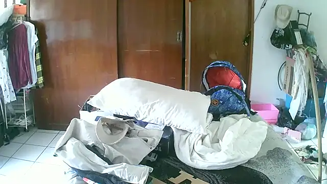 Snapshot of jperezofficial1 chatting on 10-06-25, 03:53 jperezofficial1 online show from 10-06-25, 03:53