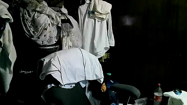 Snapshot of jperezofficial1 chatting on 10-15-25, 08:14 jperezofficial1 online show from 10-15-25, 08:14