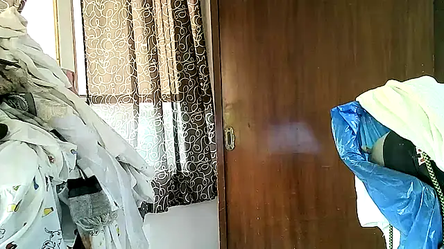 Snapshot of jperezofficial1 chatting on 10-15-25, 08:20 jperezofficial1 online show from 10-15-25, 08:20