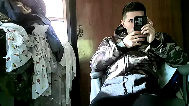 Snapshot of jperezofficial1 chatting on 11-19-25, 02:06 jperezofficial1 online show from 11-19-25, 02:06