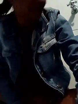 Snapshot of Leslly_ chatting on 01-11-26, 08:36 Leslly online show from 01-11-26, 08:36