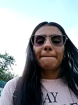 Leslly  online show from 04-22-26, 01:23