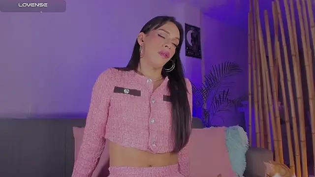 danna v online show from 12-19-24, 04:34